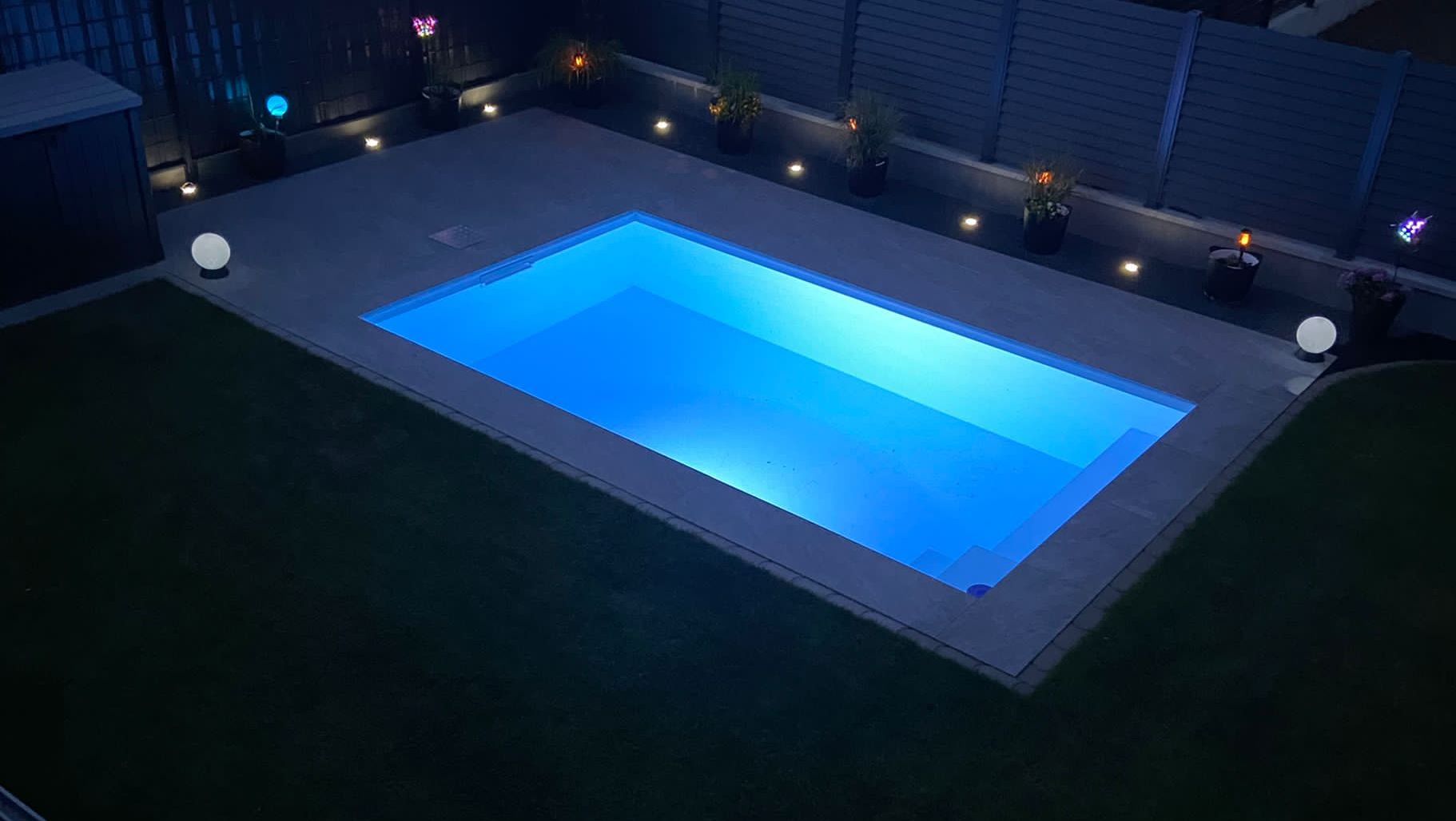 Pool mit Beleuchtung